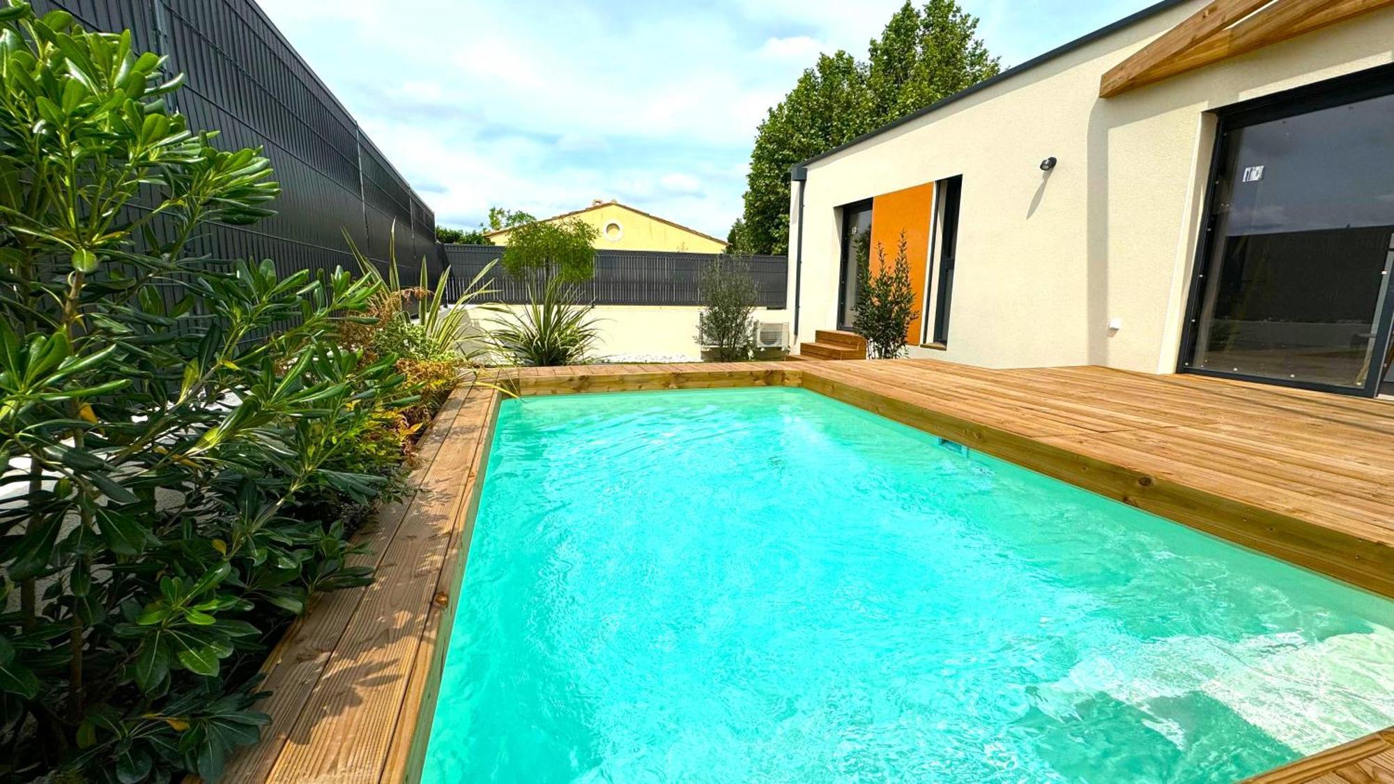 Daya Lodge. LʼIsle-sur-la-Sorgue Exteriör bild