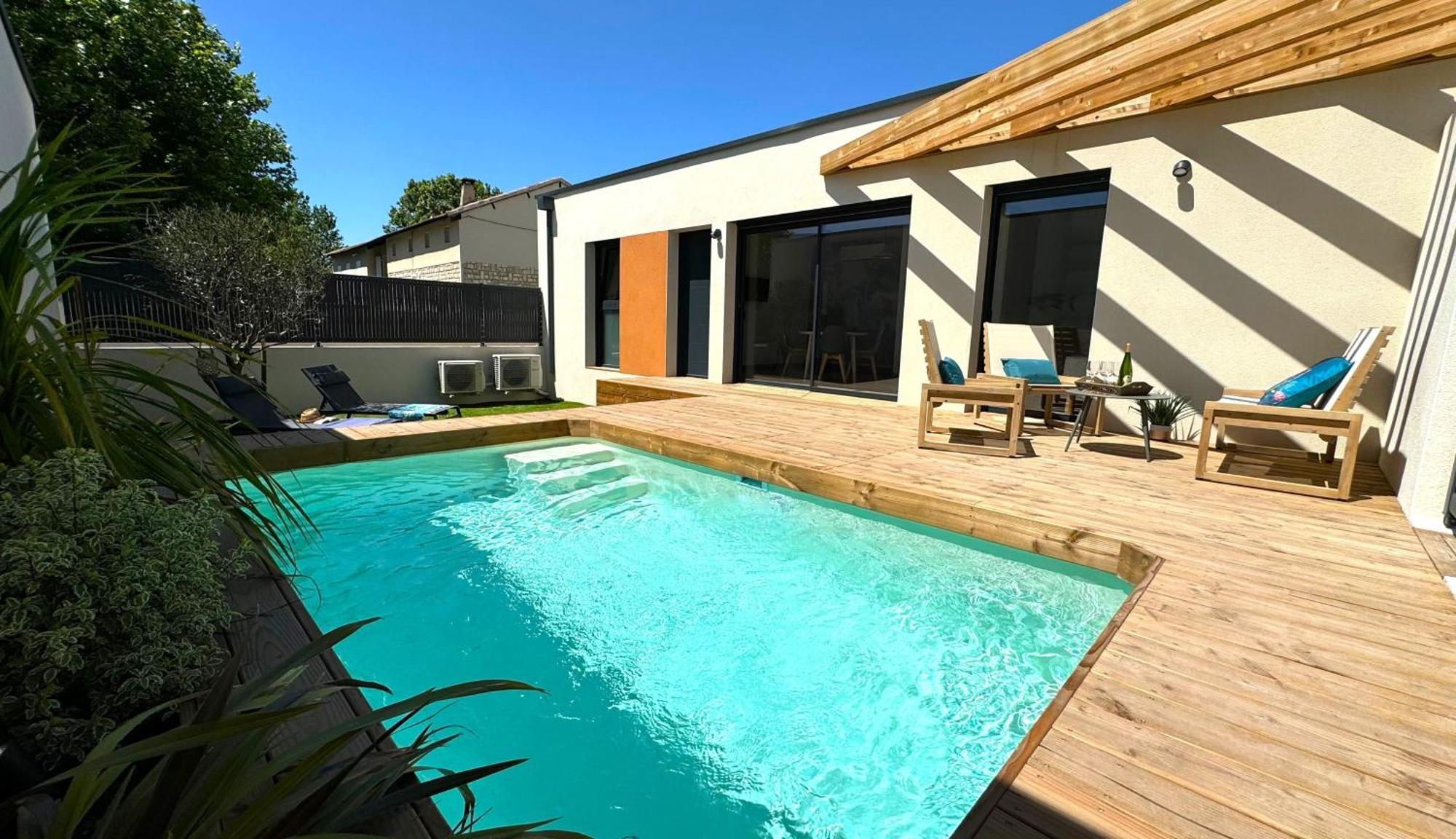 Daya Lodge. LʼIsle-sur-la-Sorgue Exteriör bild