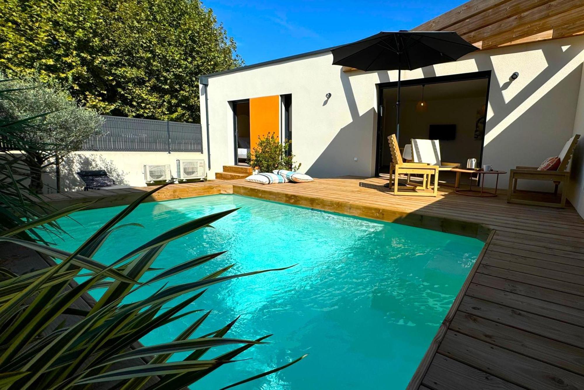 Daya Lodge. LʼIsle-sur-la-Sorgue Exteriör bild